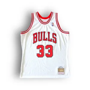 Scottie Pippen 1997-1998 Chicago Bulls Home Mitchell & Ness Swingman Jersey - White